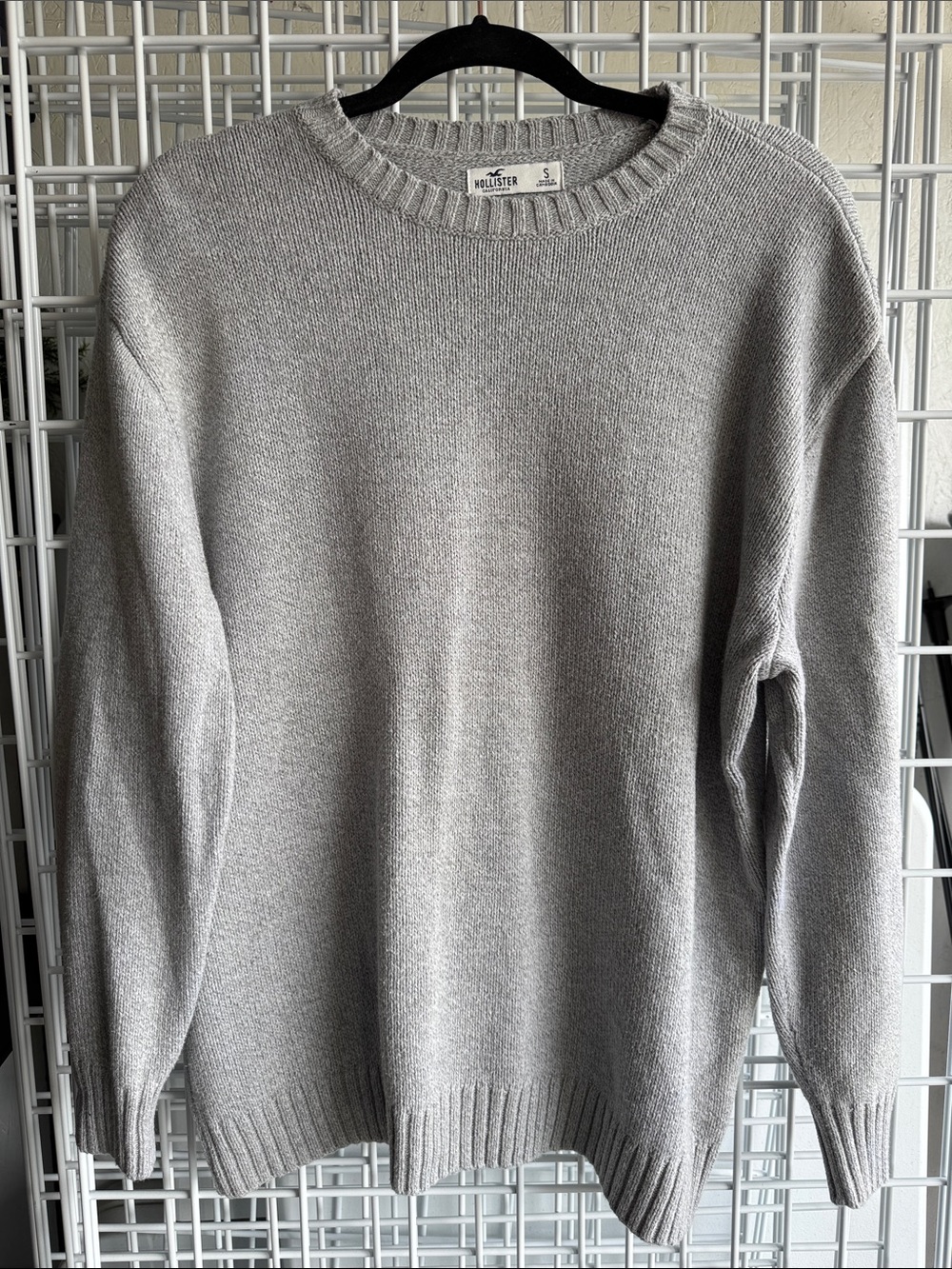 Hollister Men's Light Gray Crewneck Knit Sweater